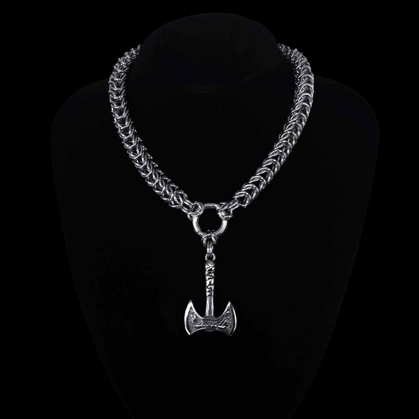 Collar Ravnaxe