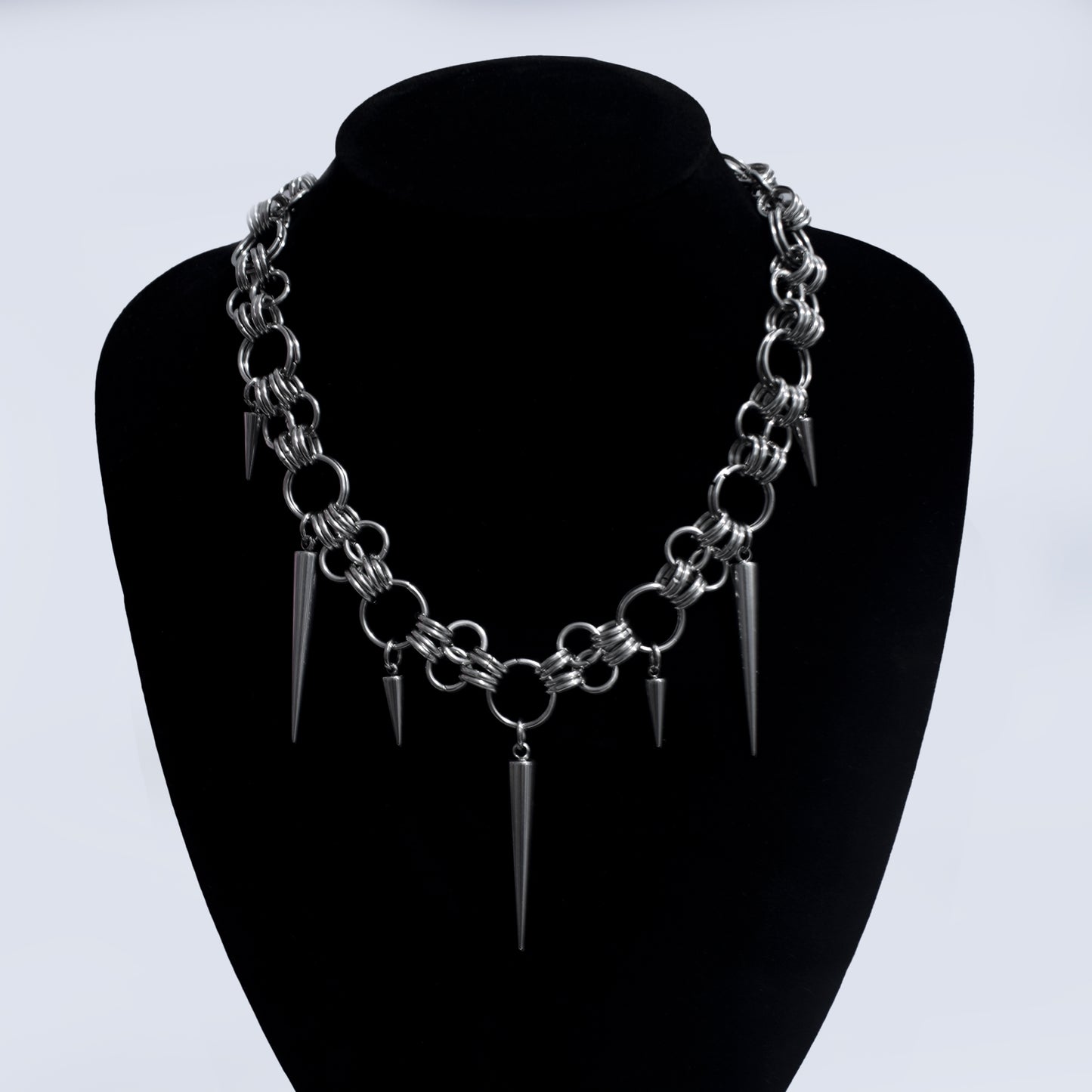 Colmillo de acero - Collar Gótico con Pinchos Metálicos