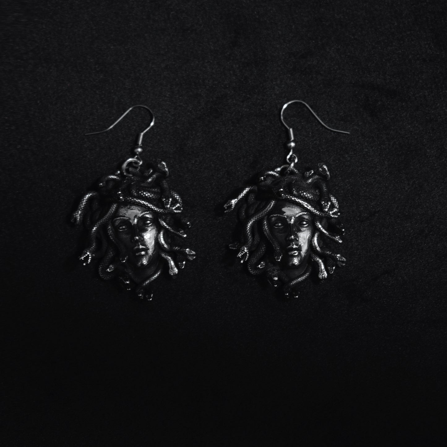 Pendientes Medusa Gótica – Acero Inoxidable | Estilo Dark Mitológico