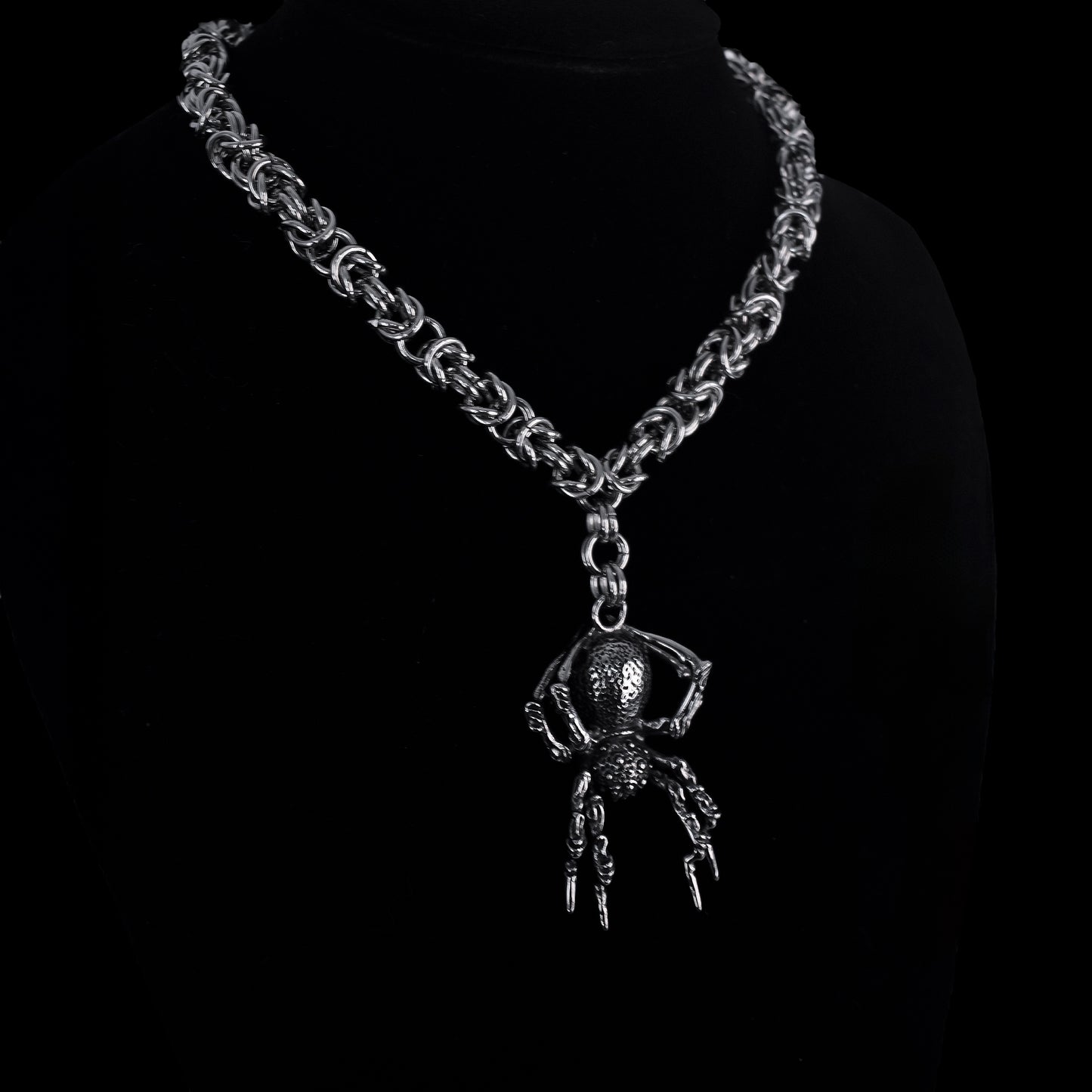Nocturna Spider – Collar Gótico de Acero Inoxidable con Colgante de Araña