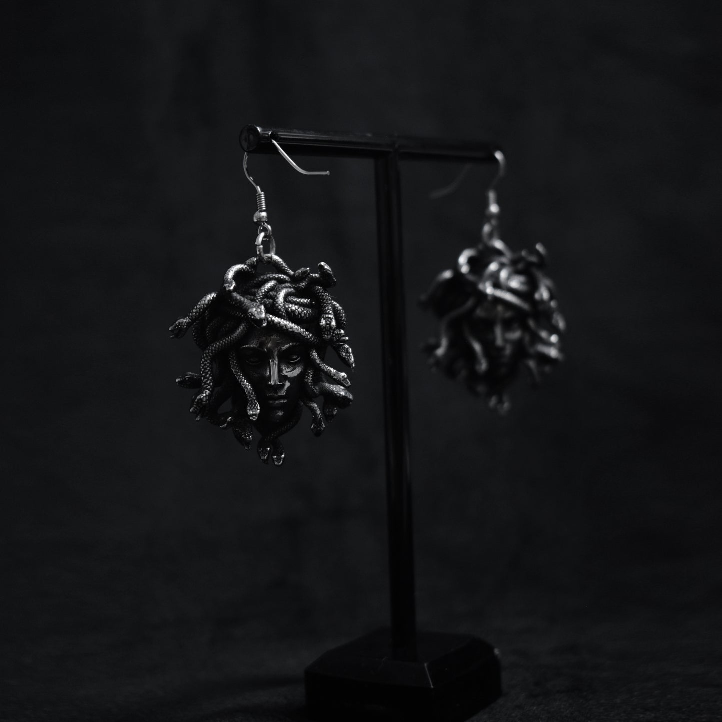 Pendientes Medusa Gótica – Acero Inoxidable | Estilo Dark Mitológico