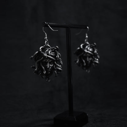 Pendientes Medusa Gótica – Acero Inoxidable | Estilo Dark Mitológico