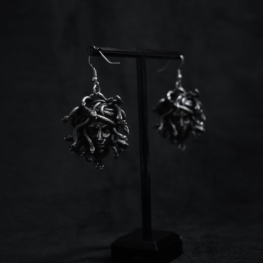 Pendientes Medusa Gótica – Acero Inoxidable | Estilo Dark Mitológico