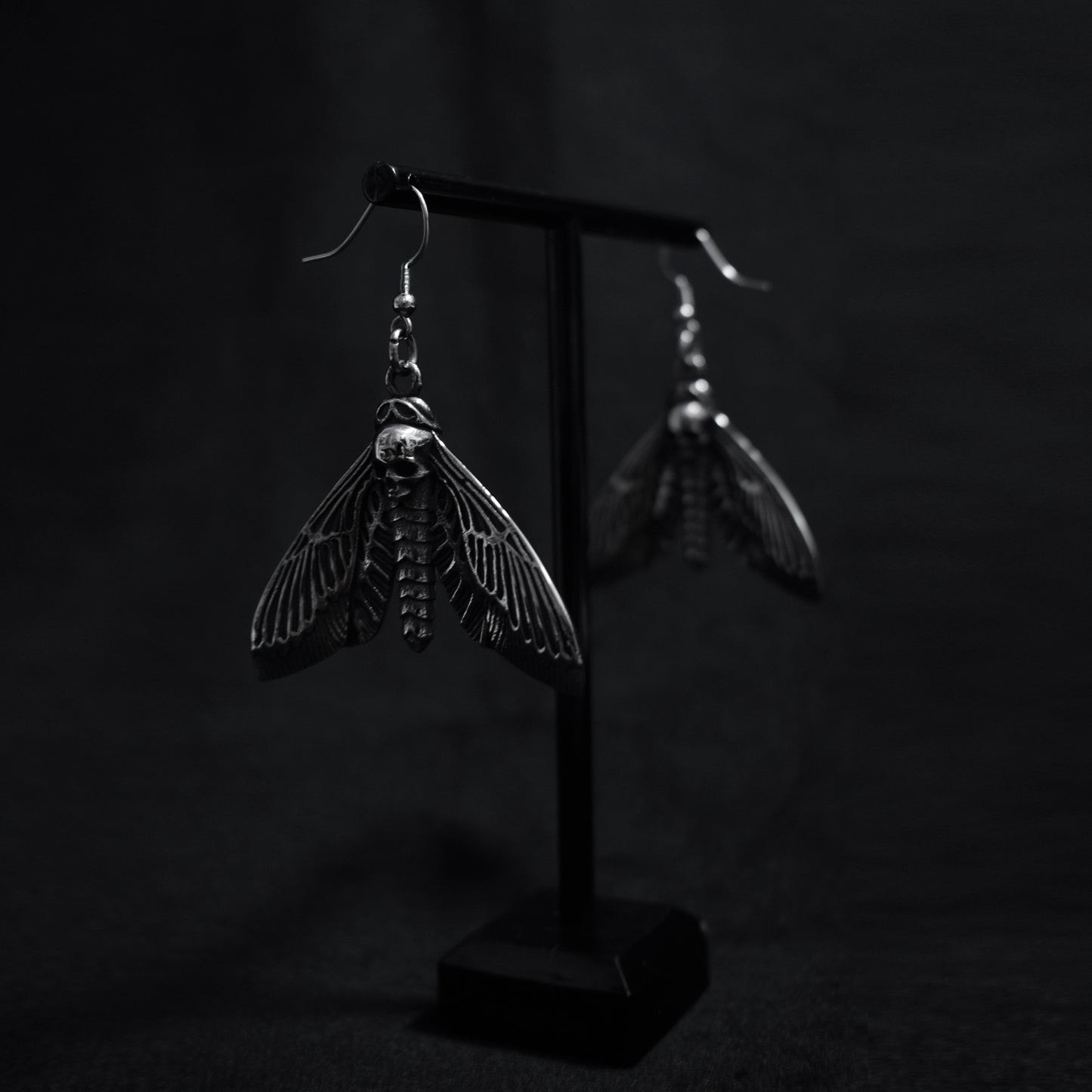 Pendientes Death Moth (Polilla de la Muerte)