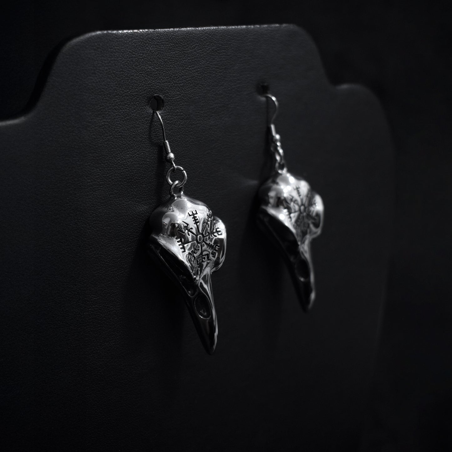Pendientes Calavera de Cuervo Raven Sigil – Acero Inoxidable Gótico