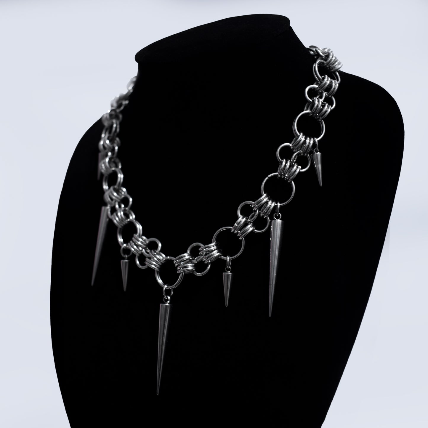 Colmillo de acero - Collar Gótico con Pinchos Metálicos
