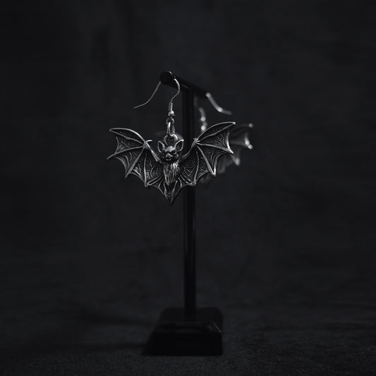 Nocturna Bat – Pendientes Góticos de Acero Inoxidable con Murciélago
