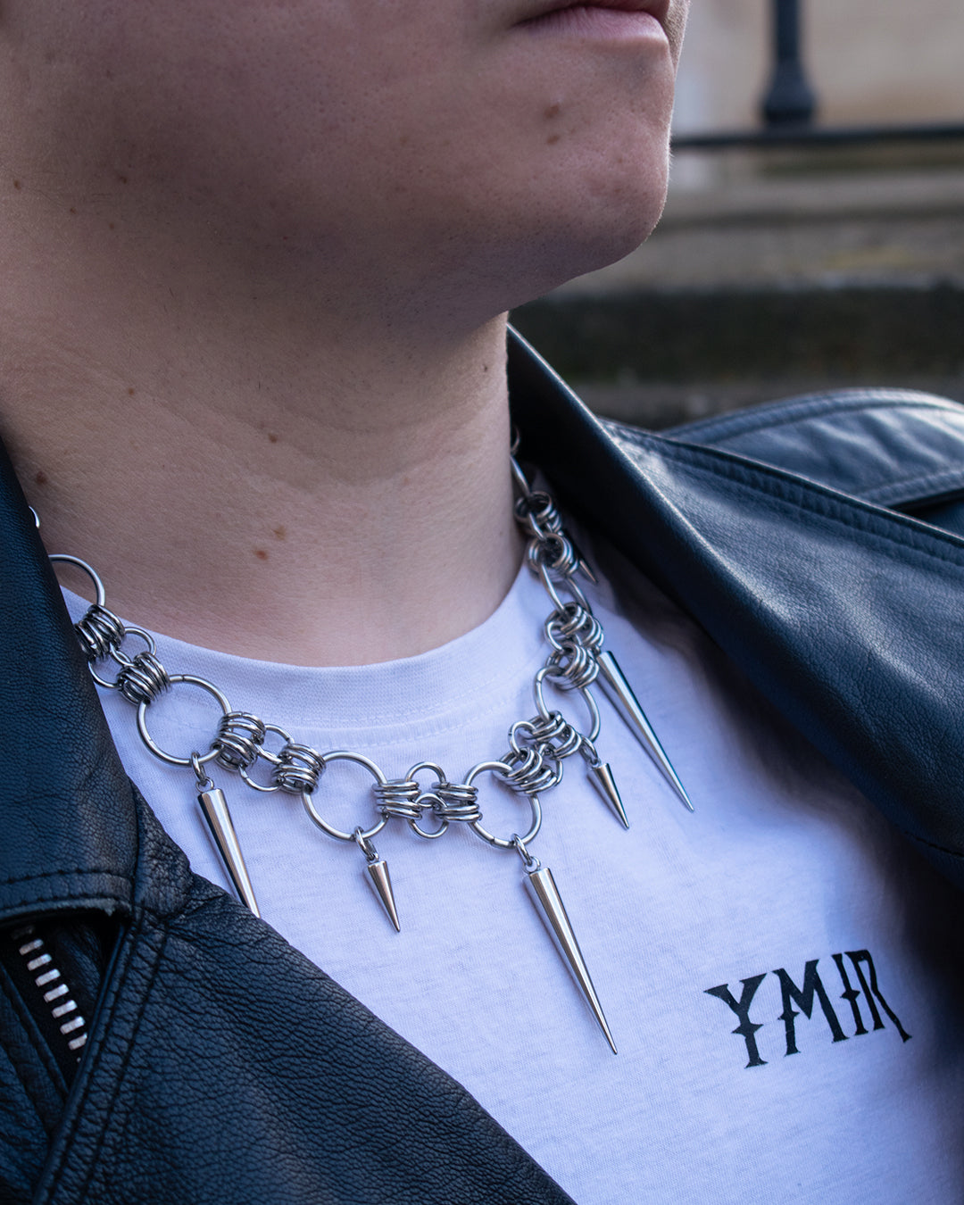 Colmillo de acero - Collar Gótico con Pinchos Metálicos