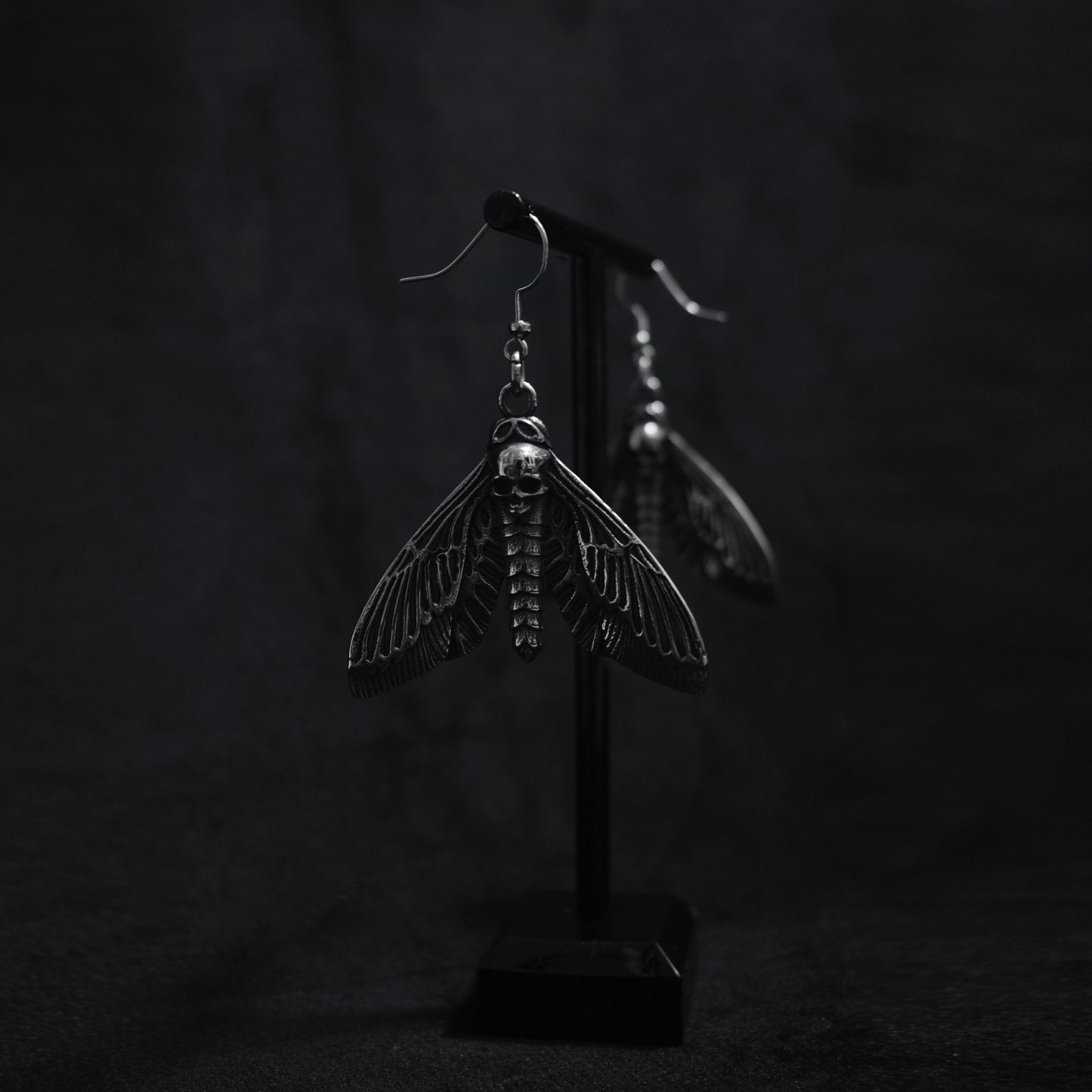 Pendientes Death Moth (Polilla de la Muerte)