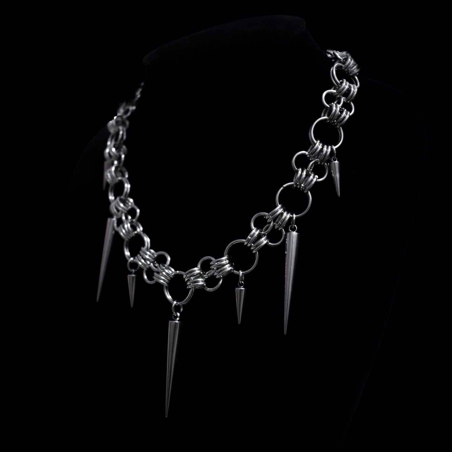 Colmillo de acero - Collar Gótico con Pinchos Metálicos