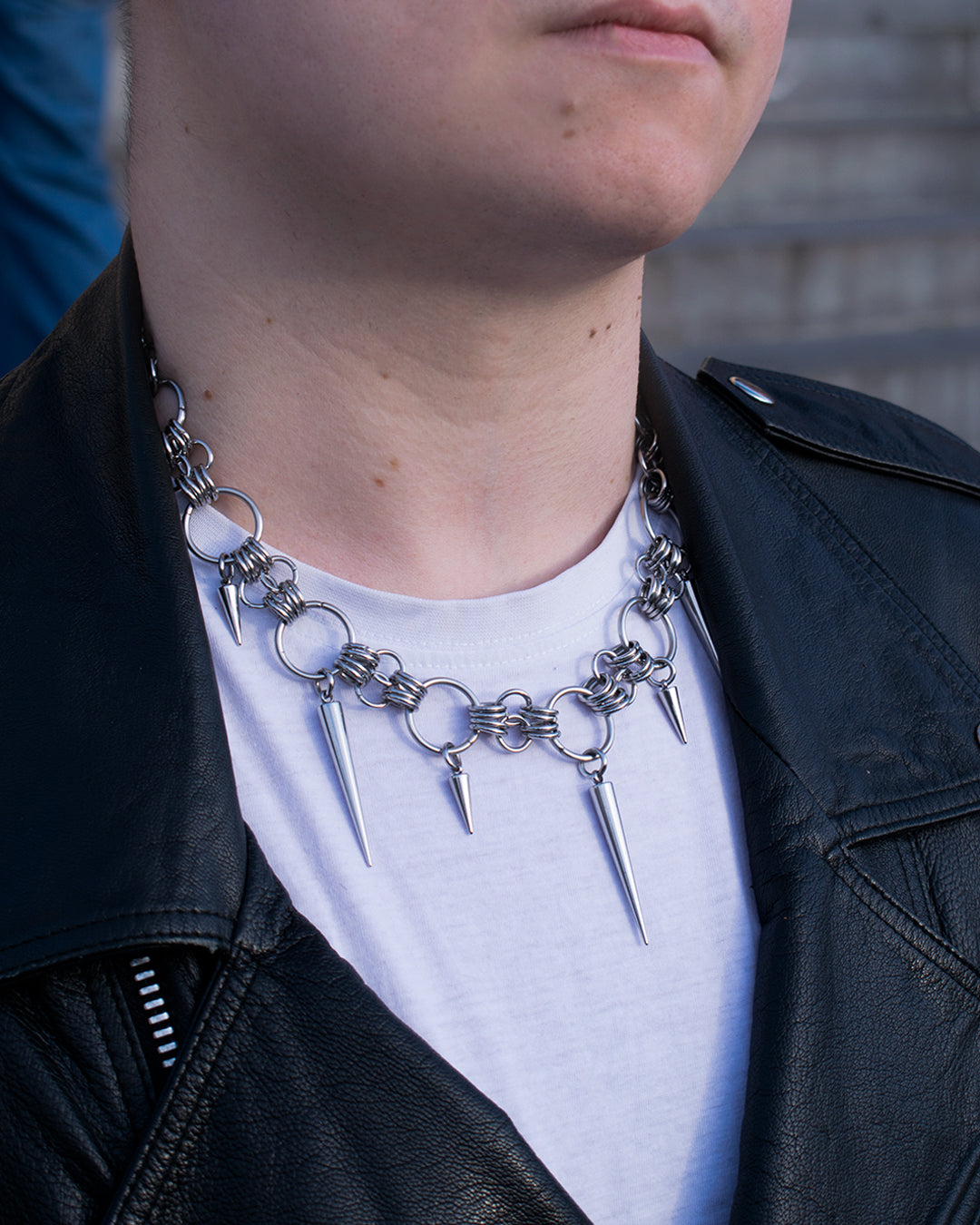 Colmillo de acero - Collar Gótico con Pinchos Metálicos