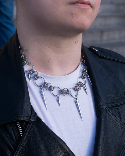 Colmillo de acero - Collar Gótico con Pinchos Metálicos