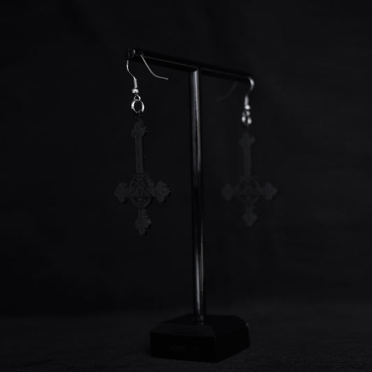 Pendientes Cruz Gótica con Sigilo Oculto – Acero Inoxidable
