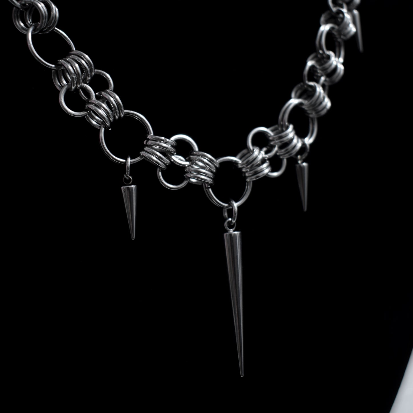 Espinas del altar - collar con pinchos gótico