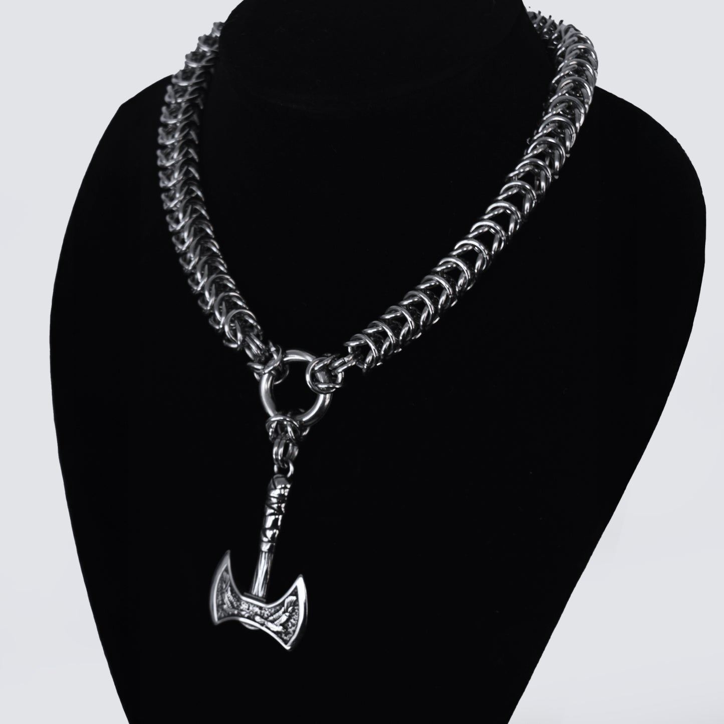 Collar Ravnaxe