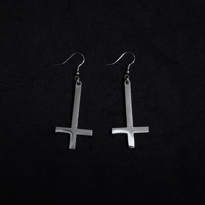 Pendientes Cruz Invertida Minimal – Acero Inoxidable | Estilo Gótico Dark