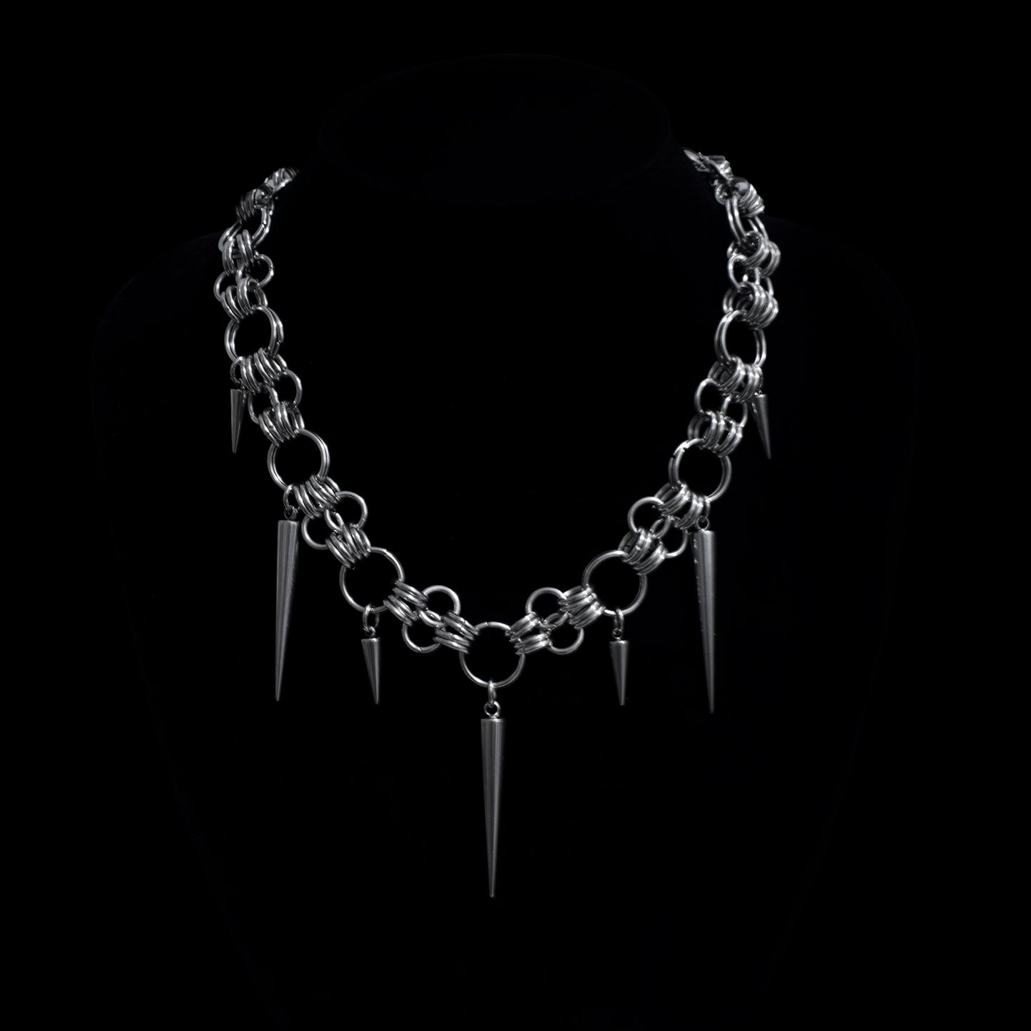 Colmillo de acero - Collar Gótico con Pinchos Metálicos