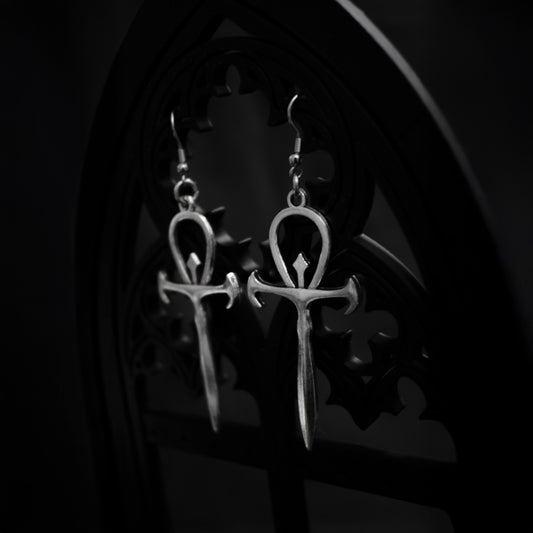 PENDIENTES DE ANHK VAMPIRICO