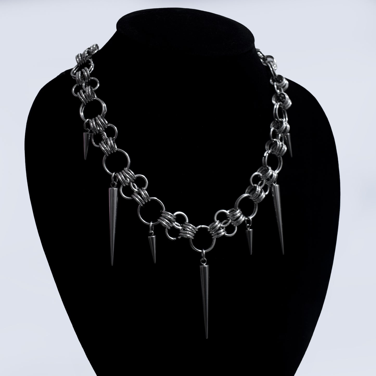 Colmillo de acero - Collar Gótico con Pinchos Metálicos