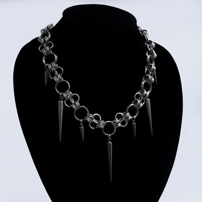 Colmillo de acero - Collar Gótico con Pinchos Metálicos