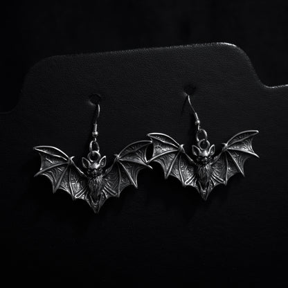 Nocturna Bat – Pendientes Góticos de Acero Inoxidable con Murciélago