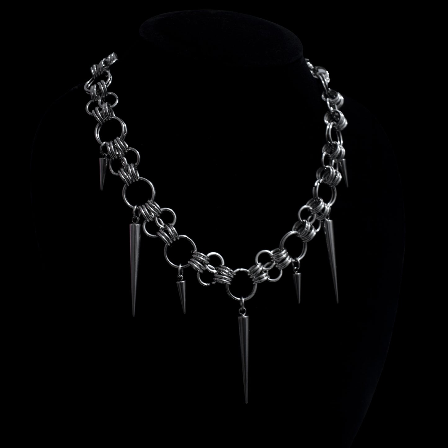 Colmillo de acero - Collar Gótico con Pinchos Metálicos