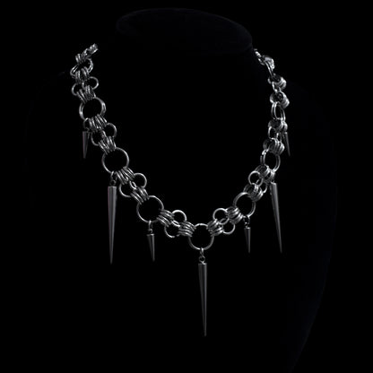 Colmillo de acero - Collar Gótico con Pinchos Metálicos