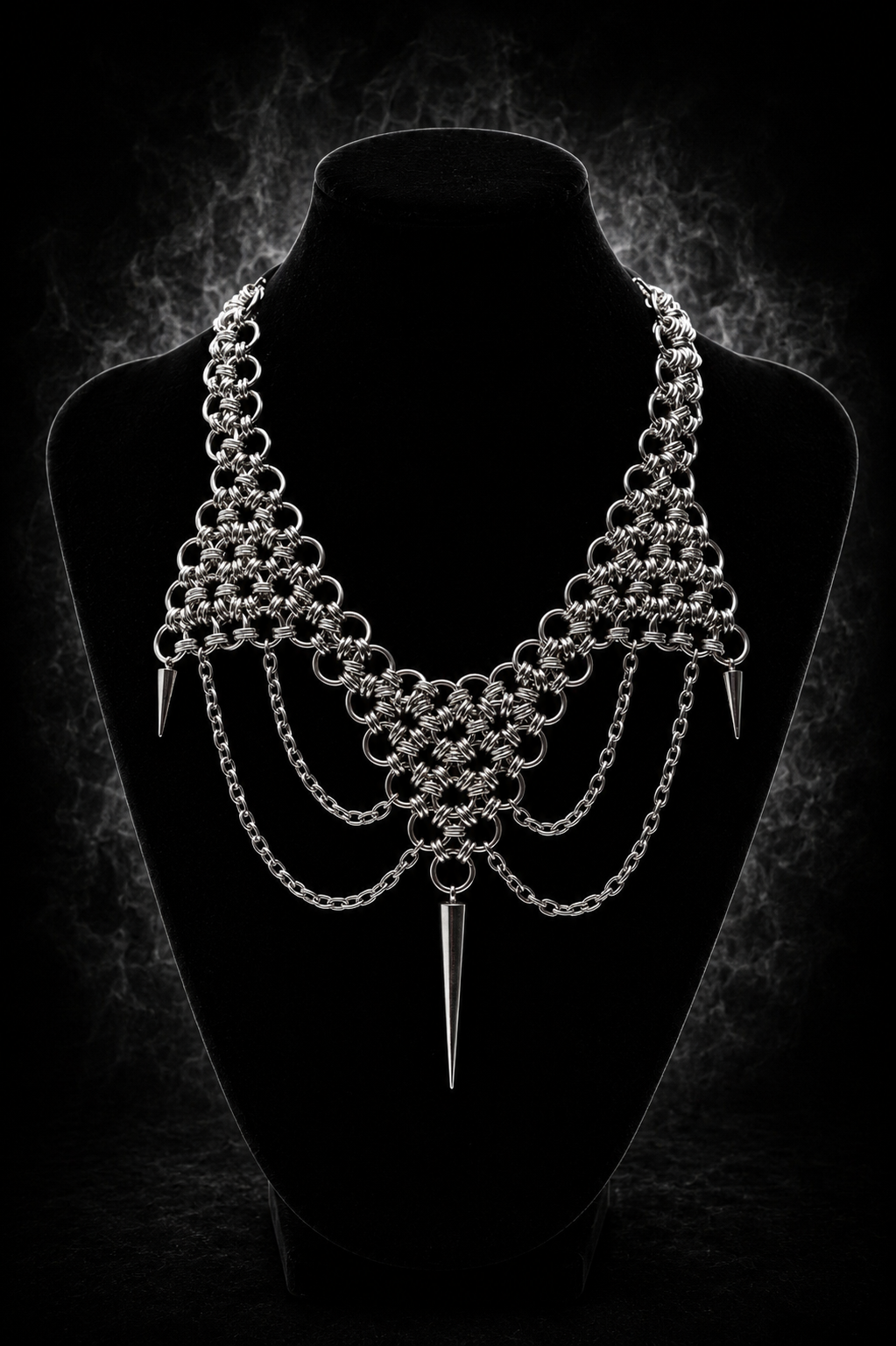 Collar de Malla Triangular con Cadenas