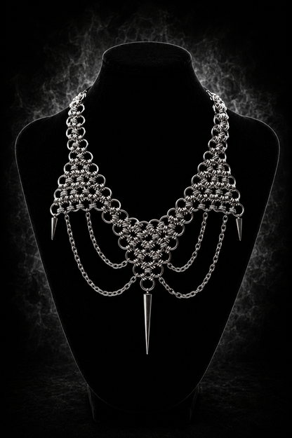 Collar de Malla Triangular con Cadenas
